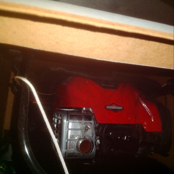 Lawnmower - Picture 1 of 5